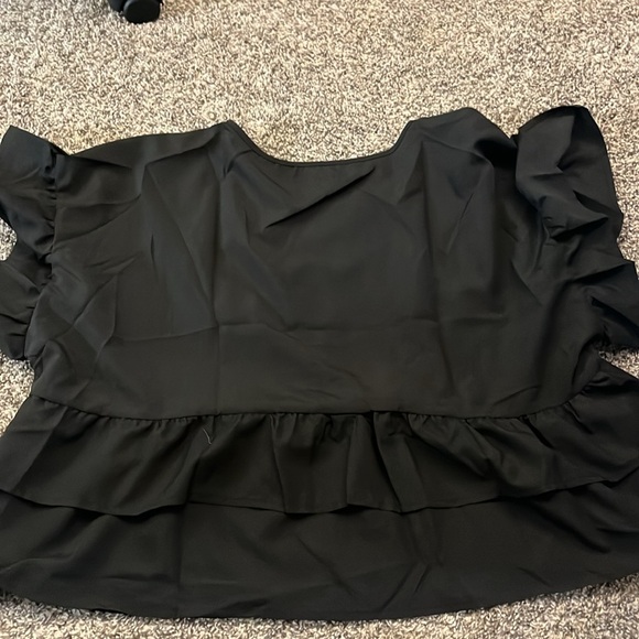 Black ruffle top - Picture 2 of 2